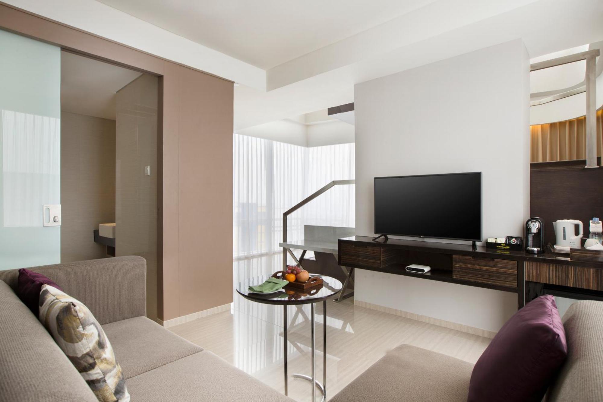 Hotel Santika Premiere Hayam Wuruk Джакарта Екстериор снимка