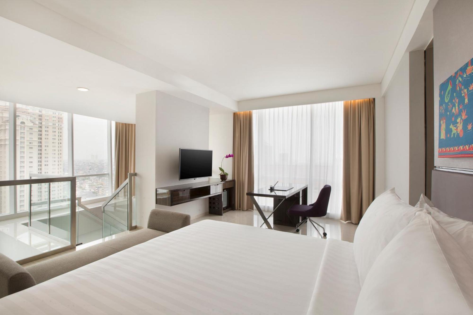 Hotel Santika Premiere Hayam Wuruk Джакарта Екстериор снимка