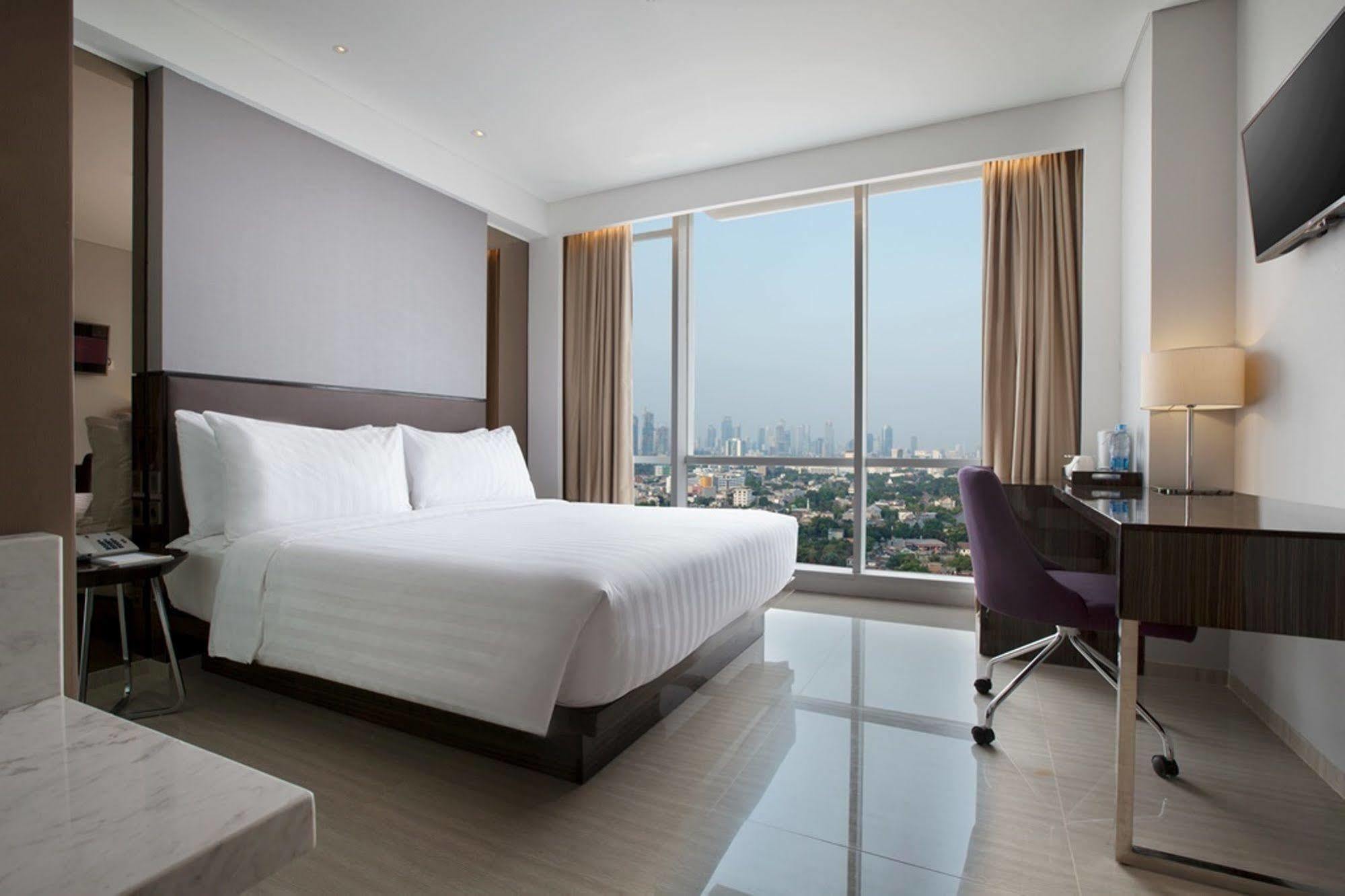 Hotel Santika Premiere Hayam Wuruk Джакарта Екстериор снимка