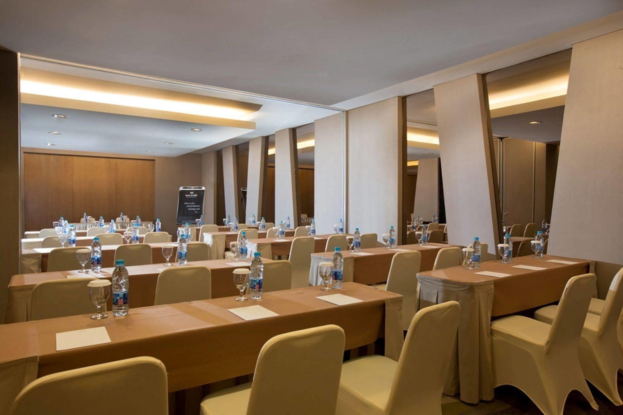 Hotel Santika Premiere Hayam Wuruk Джакарта Екстериор снимка